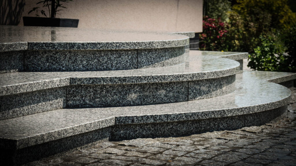 schody granitowe kamienne granit strzegomski kamieniarstwo łukowe